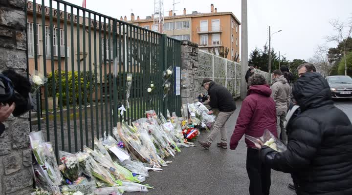 Aude - AUDE -VIDÉO // Carcassonne : l'hommage de la population au lieutenant-colonel Beltrame