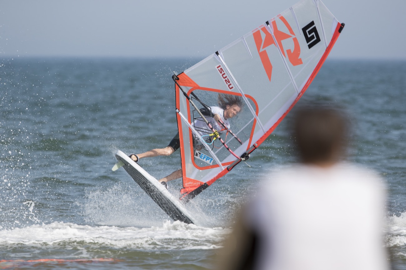 Leucate - PORT LEUCATE ( 66 )Adam Sims remporte l’épreuve de windsurf Deux français complètent le podium