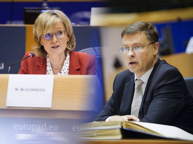 - Les députés approuvent les changements au sein de la Commission des services financiers