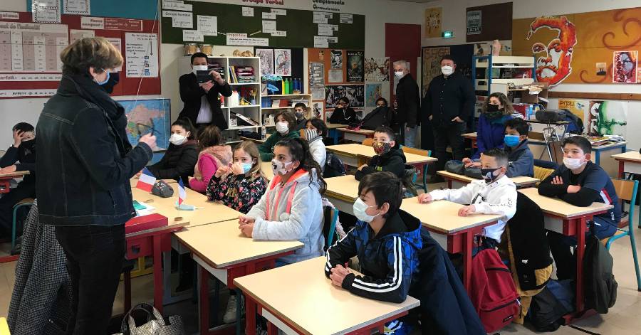 Villeneuve-lès-Béziers - Parlement des Enfants - Emmanuelle Ménard échange avec des élèves de CM2