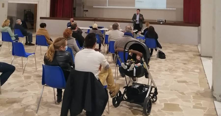 Servian - Réunion publique des travaux de la Grand Rue, en consultation avec les riverains et commerçants.