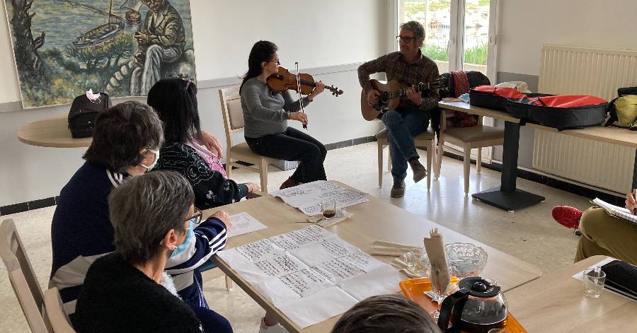 Sète - Du chant pour les résidents du Thonnaïre et une classe de l'école Ferdinand-Buisson