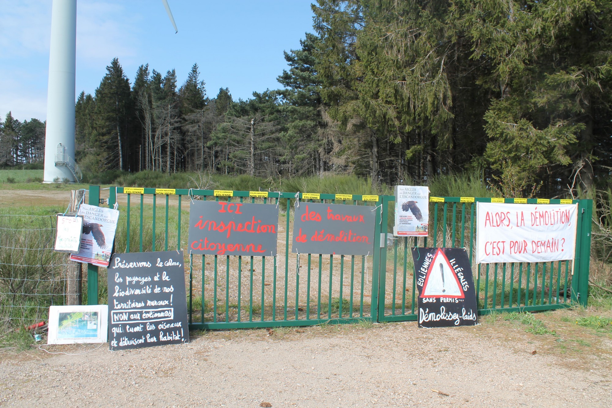 Lodève - Les éoliennes de Lunas toujours pas démontées !
