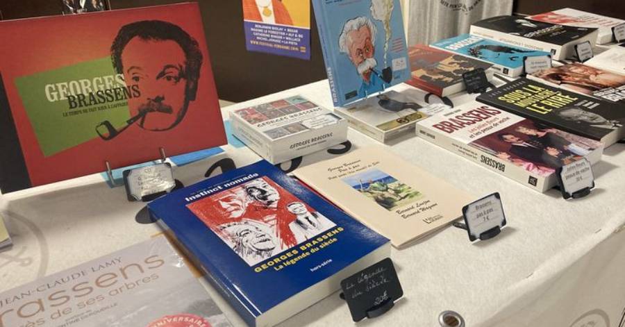 Sète - Avis aux amoureux de Brassens, faites un petit arrêt à l'entrée du bateau Bateau Le Roquerols