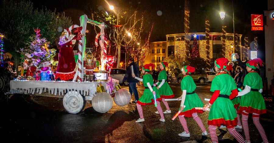 Villeneuve-lès-Béziers - La parade de Noël a réuni petits et grands à Villeneuve-les-Béziers
