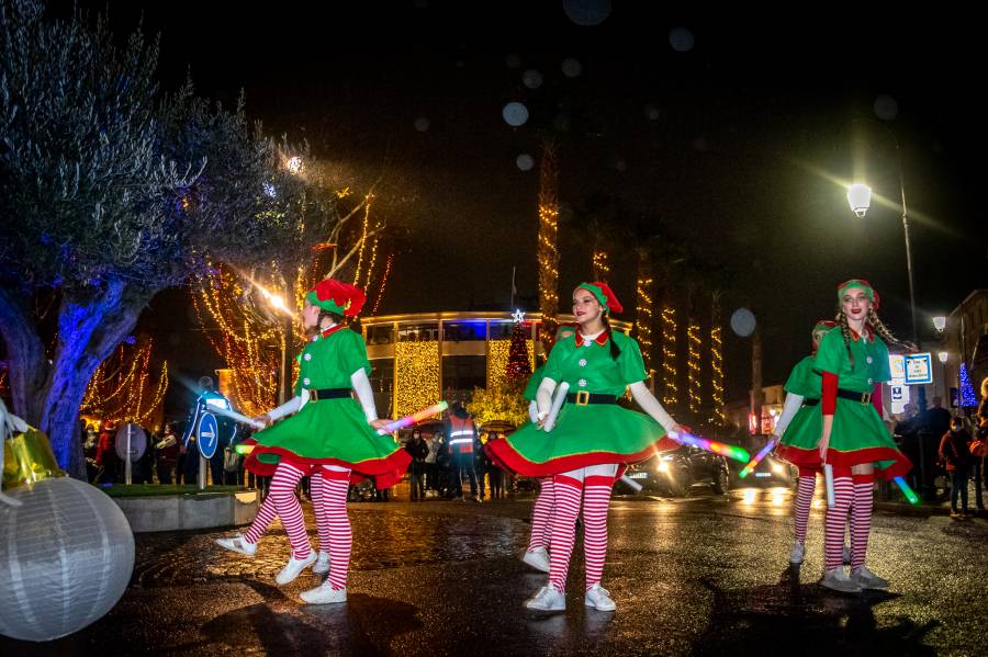 Villeneuve-lès-Béziers - La parade de Noël a réuni petits et grands à Villeneuve-les-Béziers