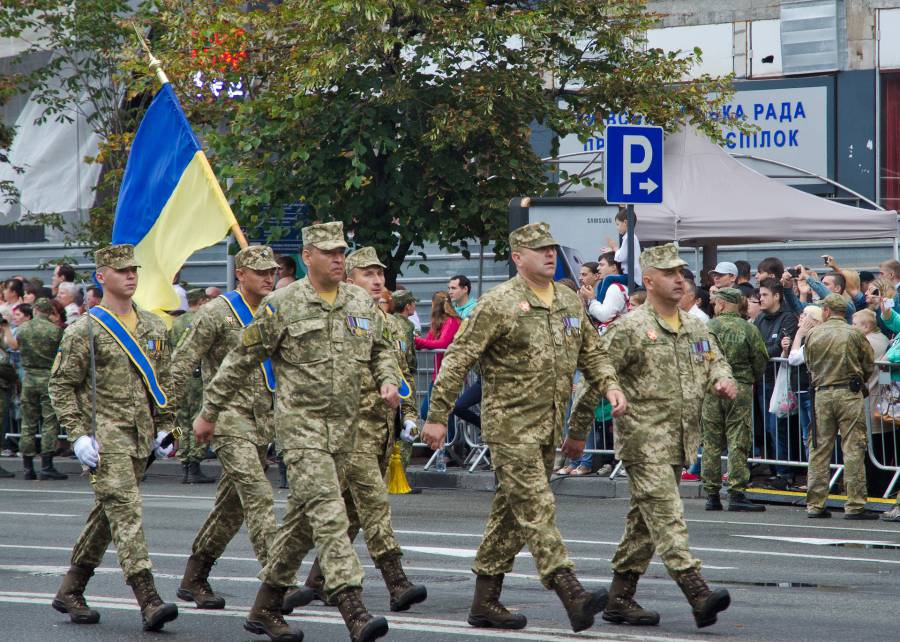 - Ukraine : comment l'invasion russe pourrait faire dérailler une économie mondiale fragile