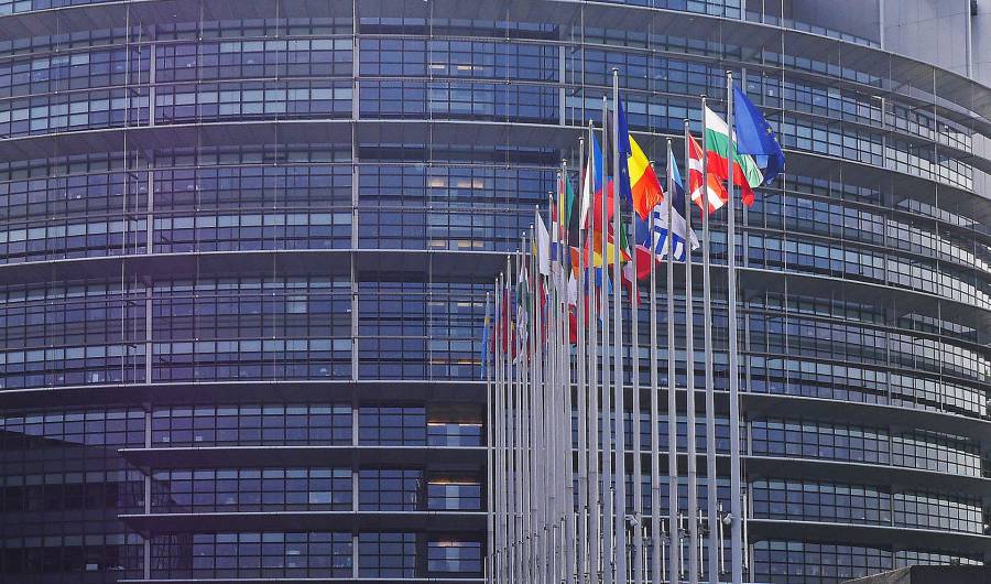 - Débats sur la guerre en Ukraine et la réponse de l'UE à la crise des réfugiés