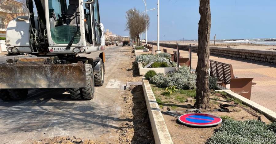 Valras-Plage - Début des travaux de la piste cyclable test en front de mer pour une période d'un mois