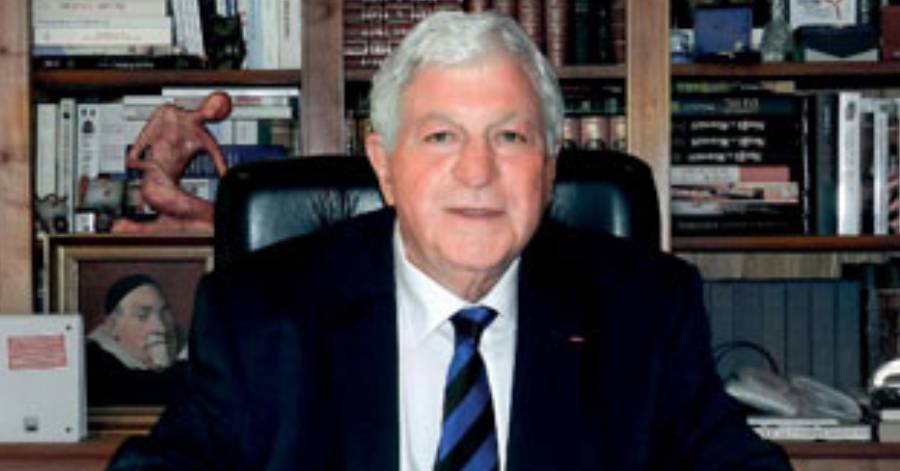 Mèze - Séance de signature du livre sur Yves Pietrasanta