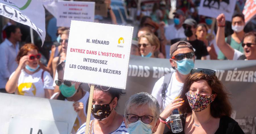 Béziers - Des manifestations du Colbac Anti Corrida pendant la feria de Béziers !