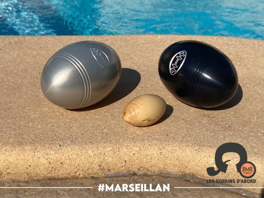 Marseillan - INSOLITE : Le 1er tournoi en triplette de Boule Ovale aura lieu à Marseillan.