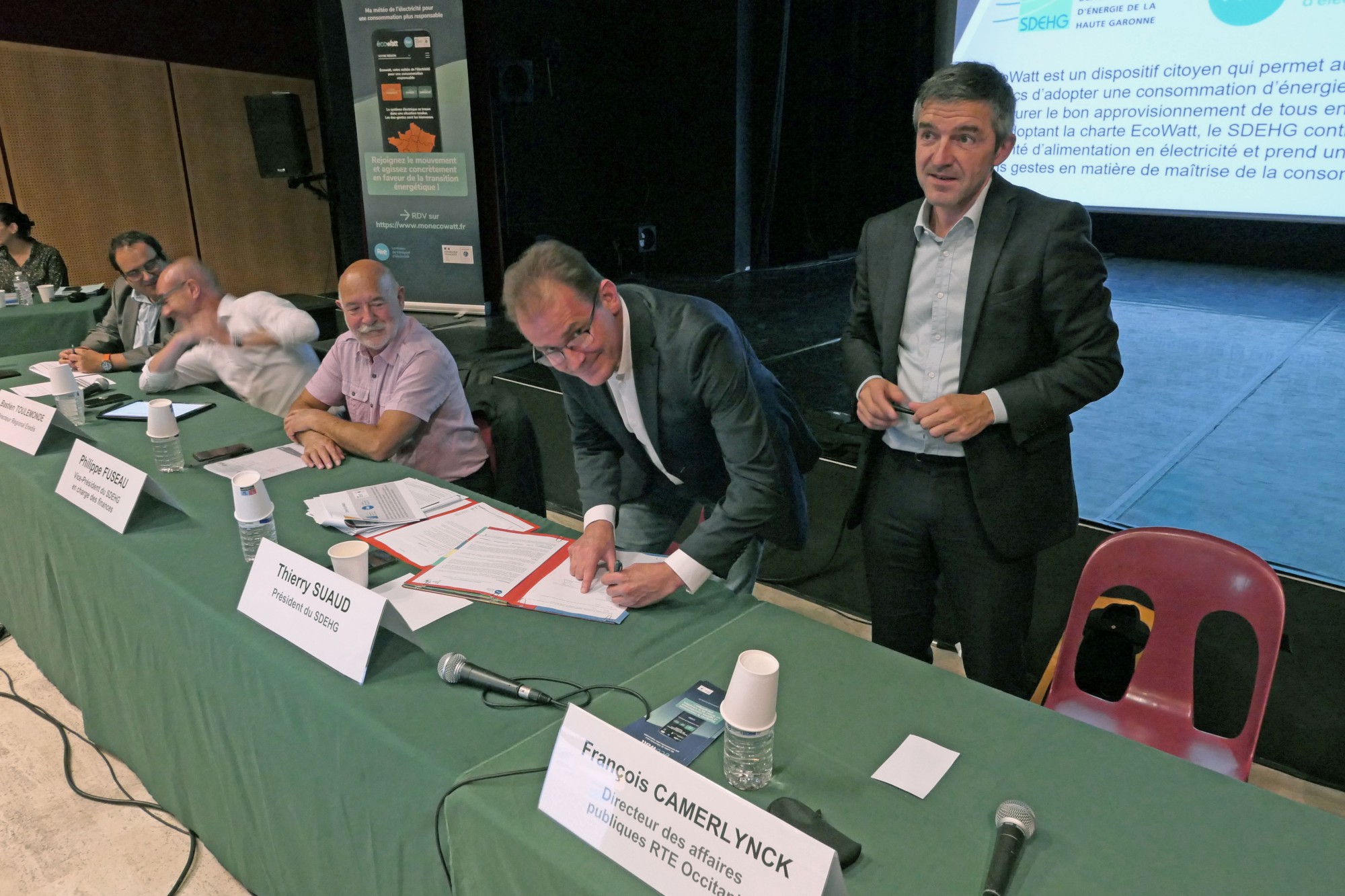 Haute-Garonne - Le SDEHG signe la charte EcoWatt pour une meilleure consommation de l'électricité