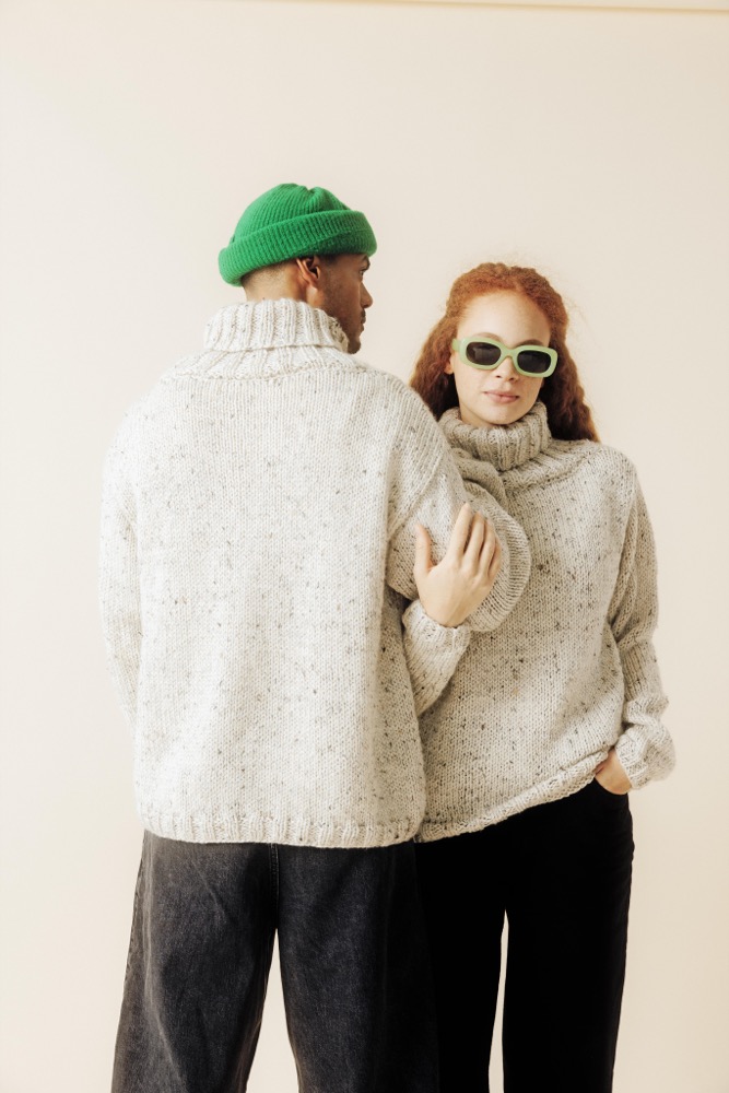 Pour lui et pour elle, les vêtements mixtes de la marque de laines Pingouin à tricoter ensemble