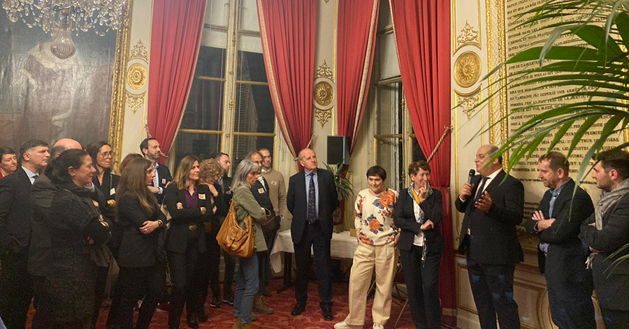 Saint-Chinian - Hussein Bourgi accueille la Cave de Saint-Chinian au Sénat !
