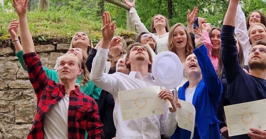 Mende - Remise officielle des diplômes à la faculté d'éducation de Mende