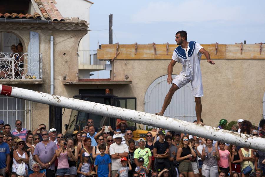 MARSEILLAN - Défilé des Capeleteurs en musique au coeur de Marseillan-plage le 9 Juillet