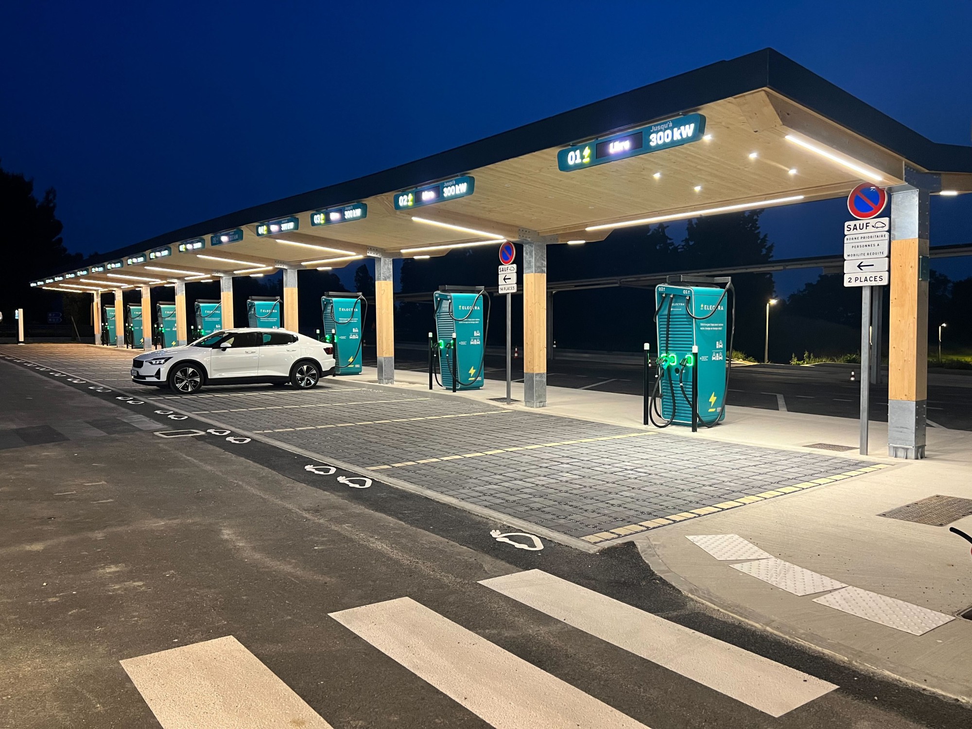 France - 7 stations de recharge ultra-rapide Electra ouvertes  sur le réseau VINCI Autoroutes 