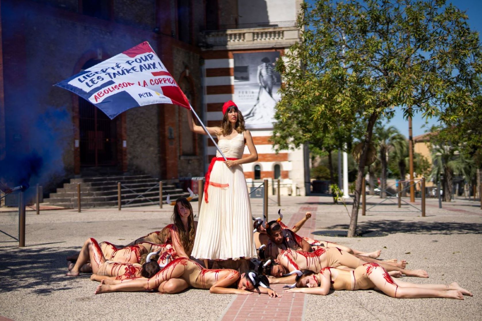 Béziers - Anti corrida : une mise en scène choc devant les arènes de Béziers !