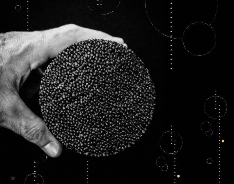 France - PRUNIER : Le couturier du caviar continue de forger sa légende