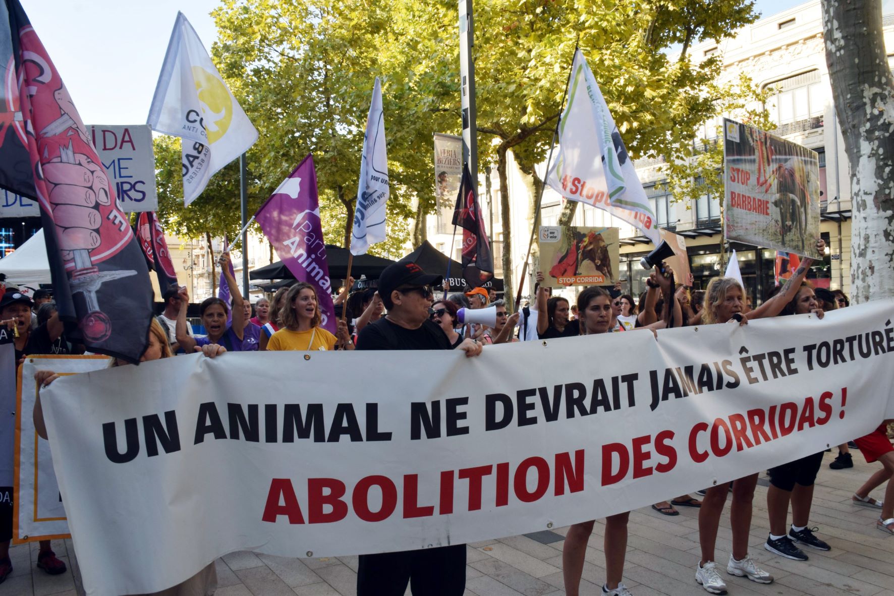 Béziers - Manifestation pour l'abolition des corridas pendant la feria de Béziers