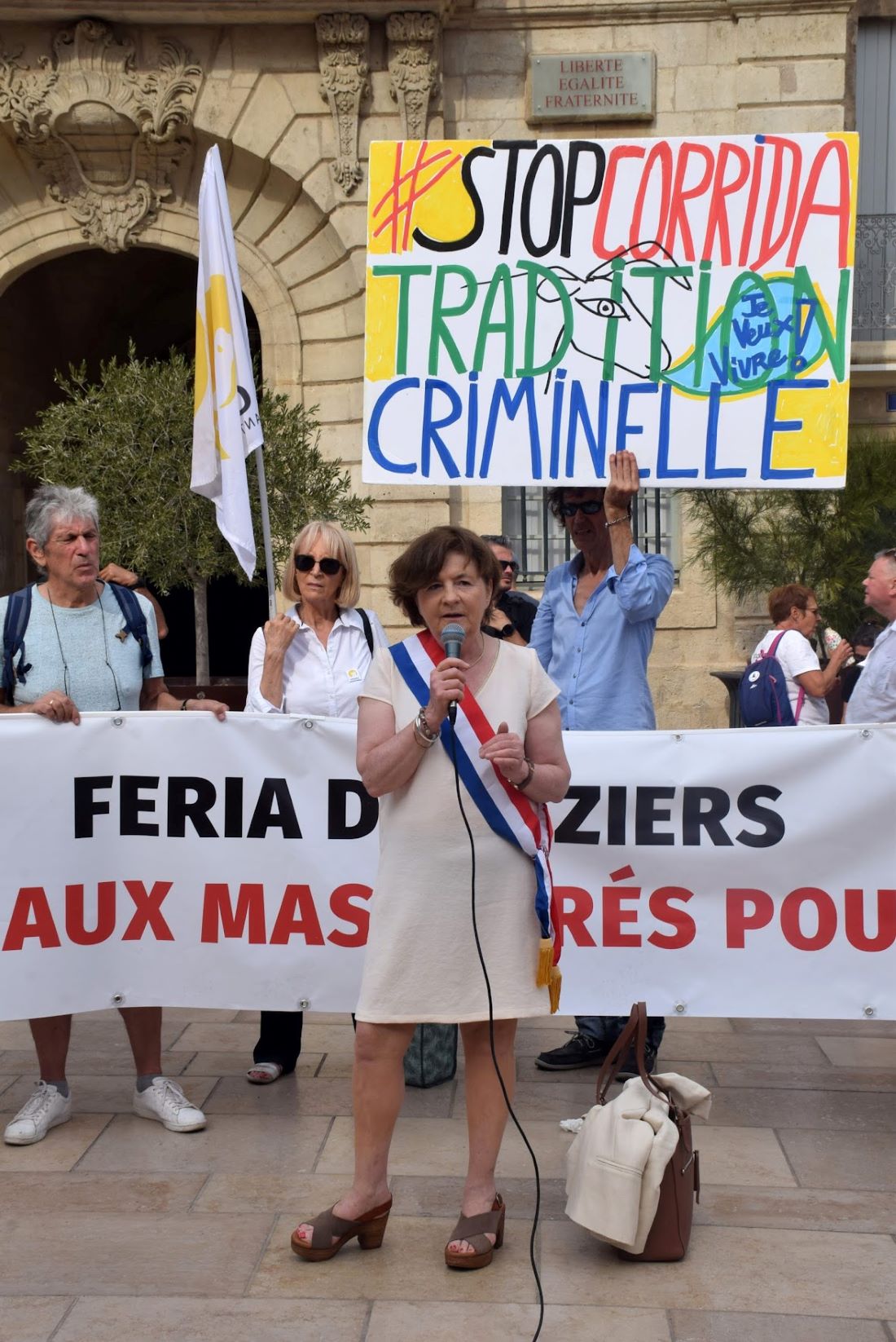 Béziers - Béziers : Manifestation anticorrida pendant la feria