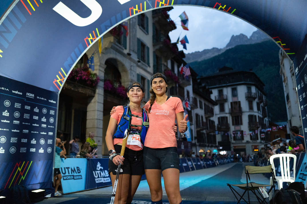 - Annika et Jessica Horn au départ du HALF MARATHON DES SABLES