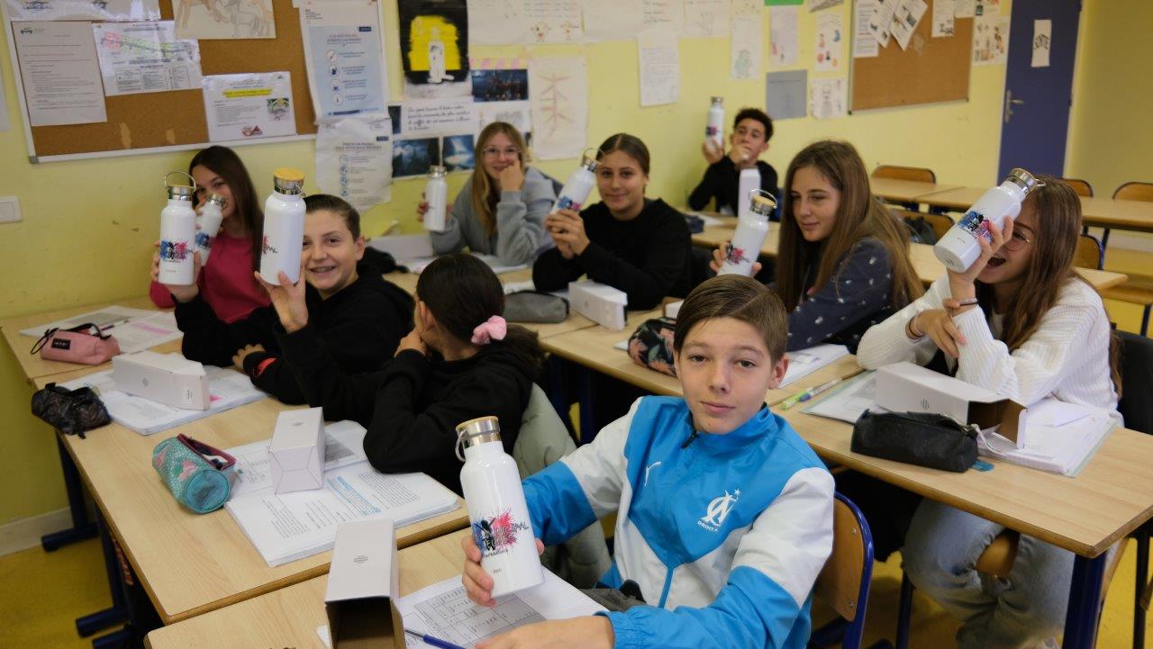Marseillan - 1 000 gourdes distribuées dans les écoles et au collège de Marseillan