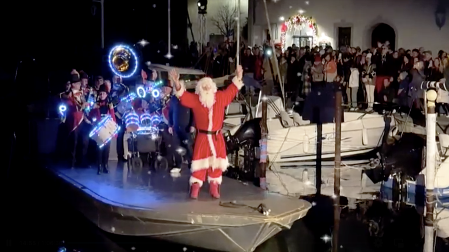Marseillan - VIDEO - Une affluence record pour la première apparition du pére Noël!