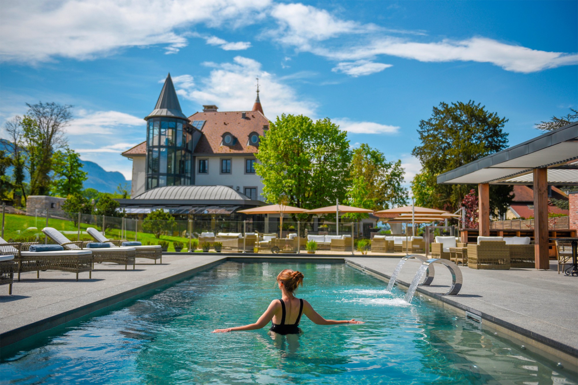 - Le Château Brachet : Un joyau historique classé hôtel 5 étoiles dans la Riviera des Alpes