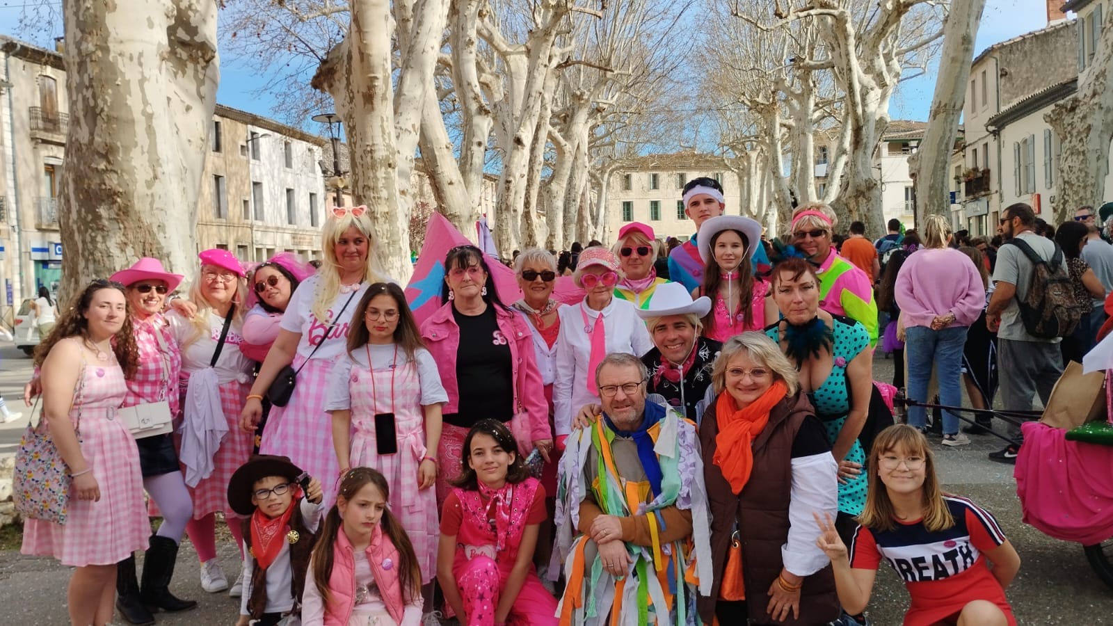 Gignac - Les bénévoles du comité en mode Barbie chalenge pour le carnaval