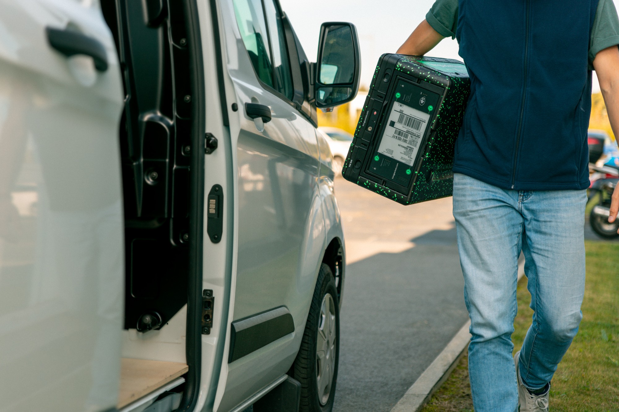 - SFR choisit THE BOX, le colis sécurisé, connecté et réutilisable de LivingPackets