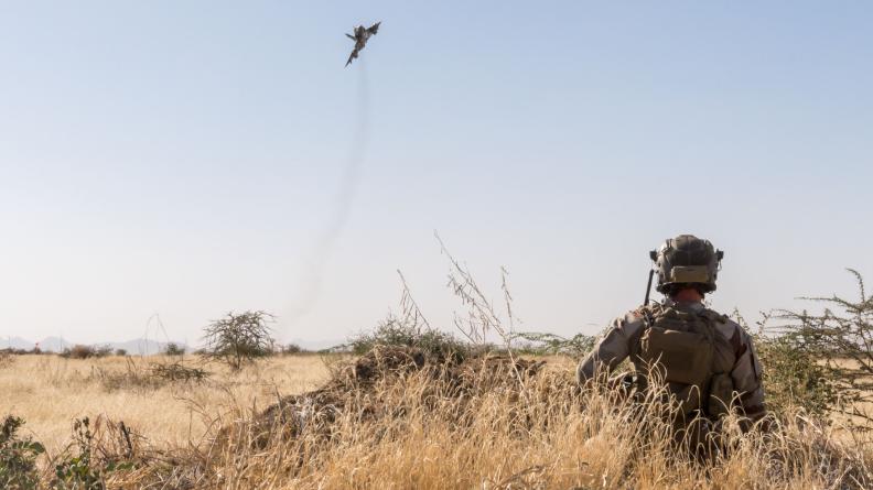- Fin de l'accord militaire entre le Tchad et la France : un départ symbolique à N'Djamena