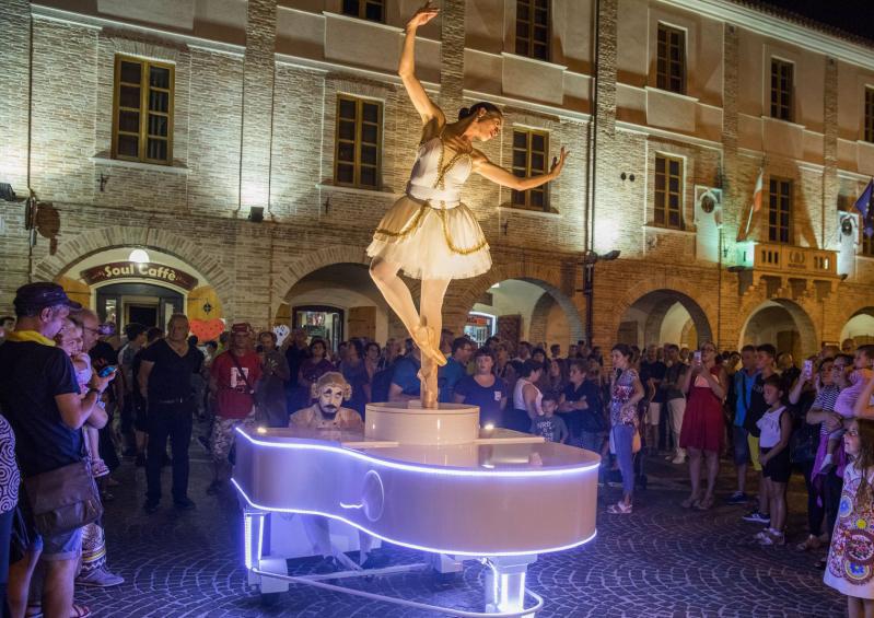 MARSEILLAN - Un piano itinérant et sa danseuse pour un voyage musical et féérique le 23 décembre