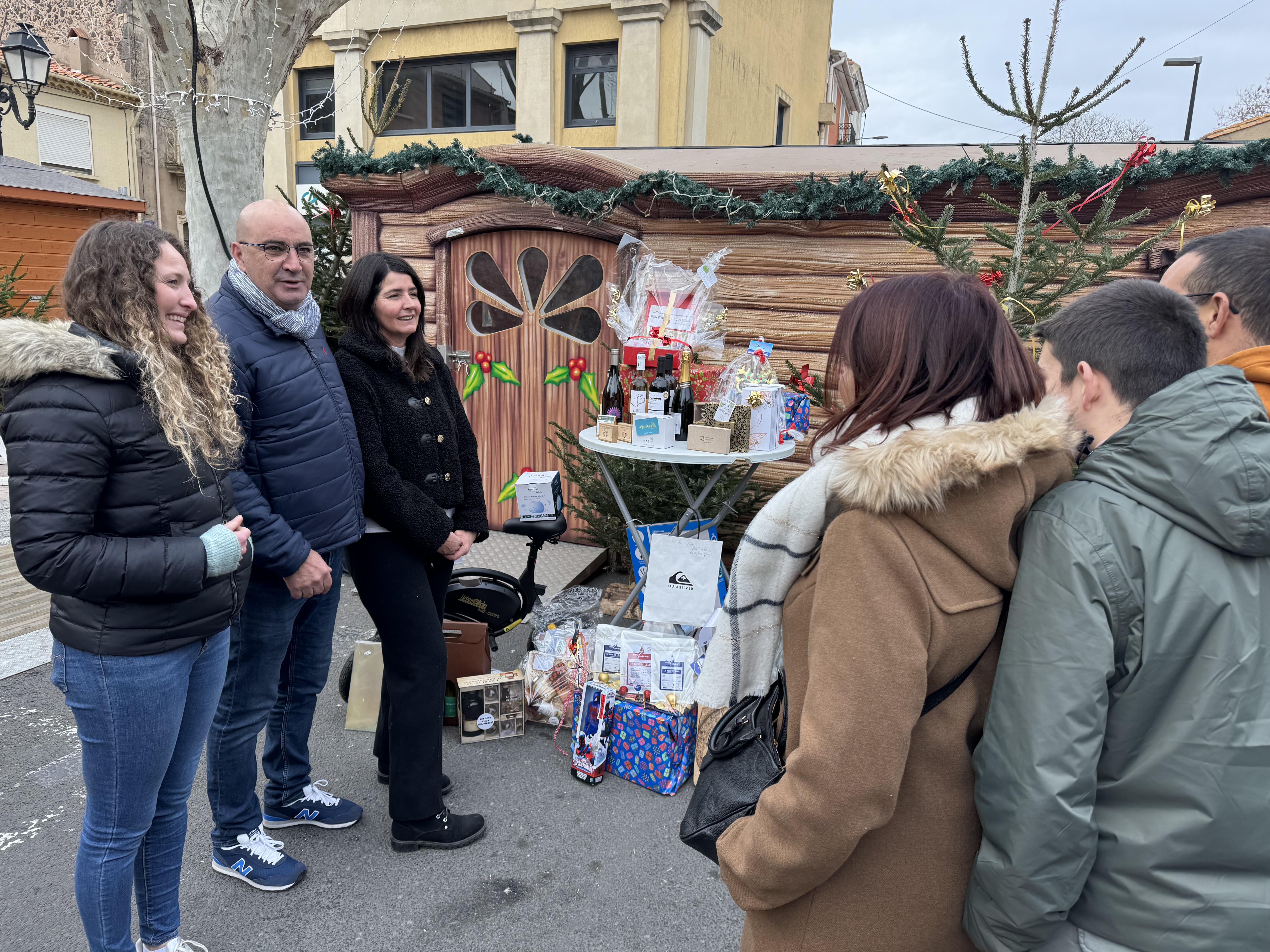 MARSEILLAN - Benjamin Dion grand gagnant de la Vitrine des commerçants au Chalet de Noël !