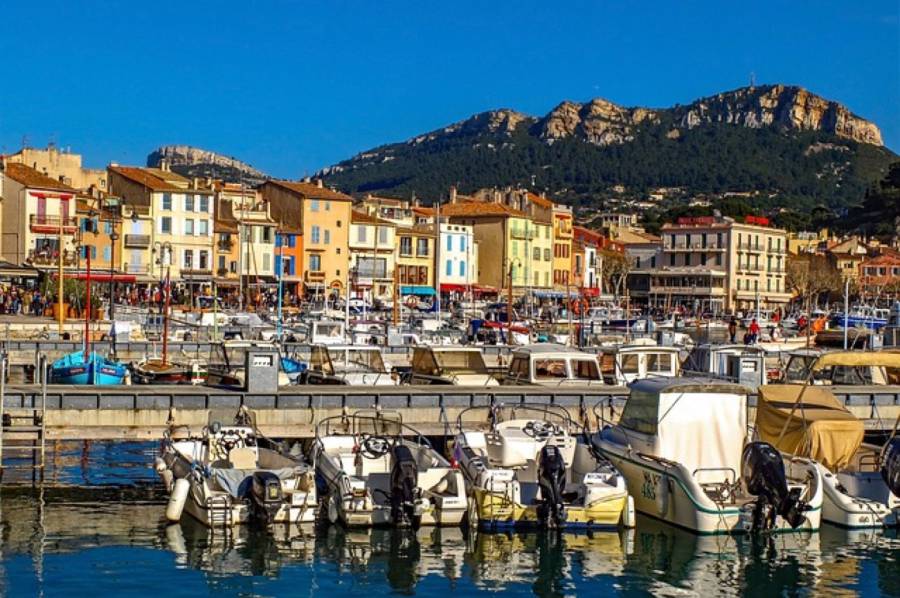 - Un séjour à Cassis sur les traces du passé, entre patrimoine et hommage