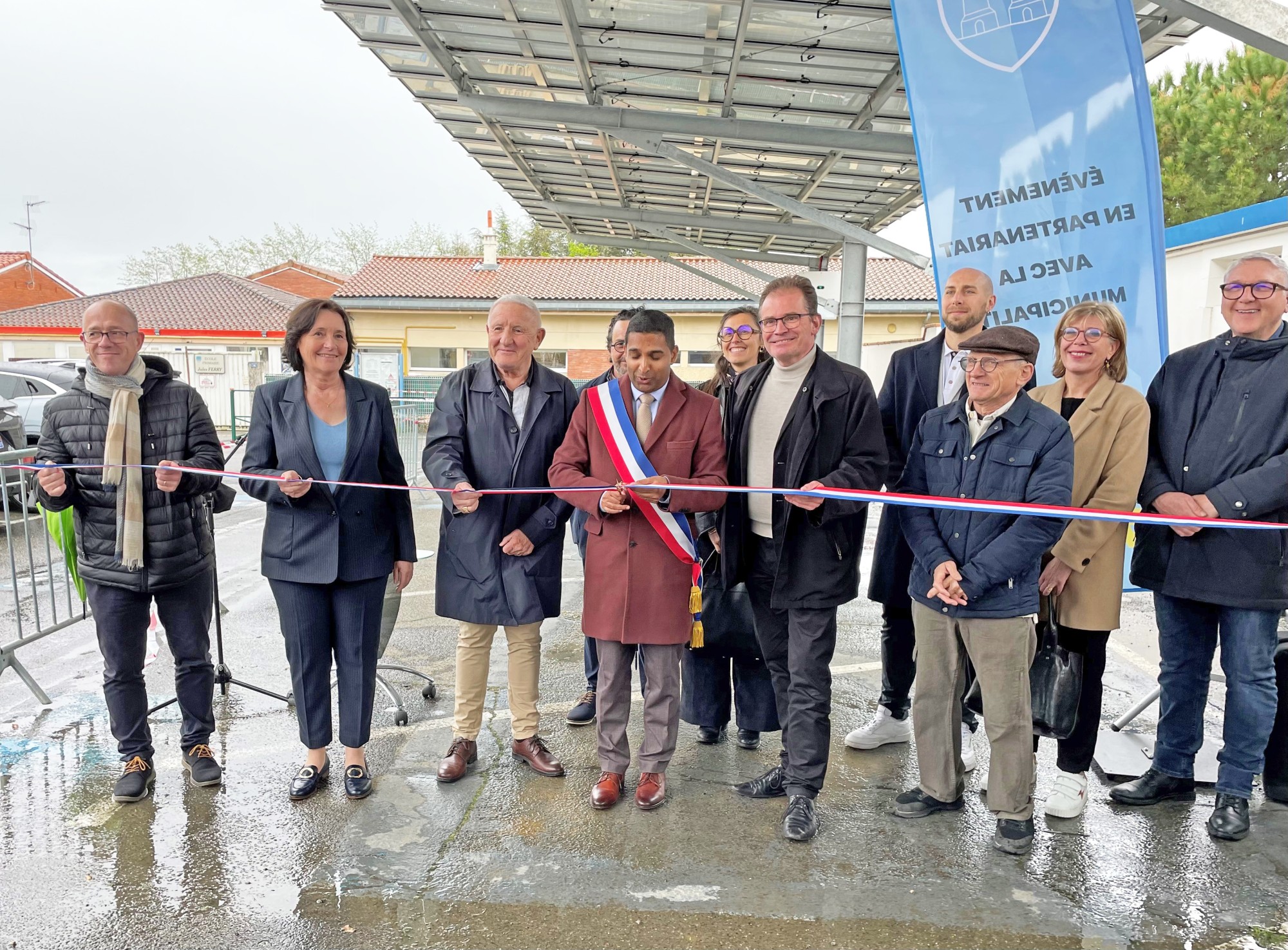 Haute-Garonne - Léguevin : 3 ombrières photovoltaïques en autoconsommation pour consommer de l'énergie verte