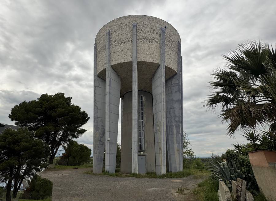 MARSEILLAN - Le Château d'eau de Marseillan : Un phare de nacre au cœur du Bassin de Thau