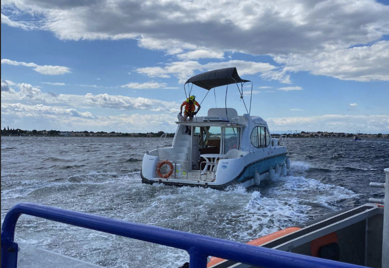 MARSEILLAN - Intervention express des sauveteurs en mer : une péniche reprend sa route sans dégâts