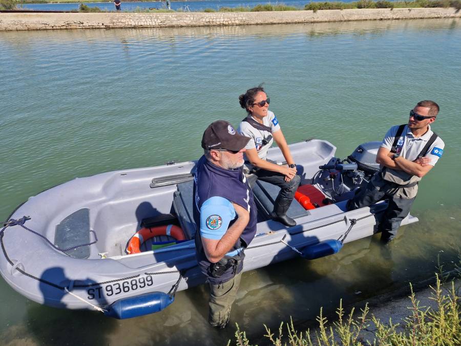 MARSEILLAN - Coup de filet sur l'étang de Vic par la brigade nautique de Marseillan