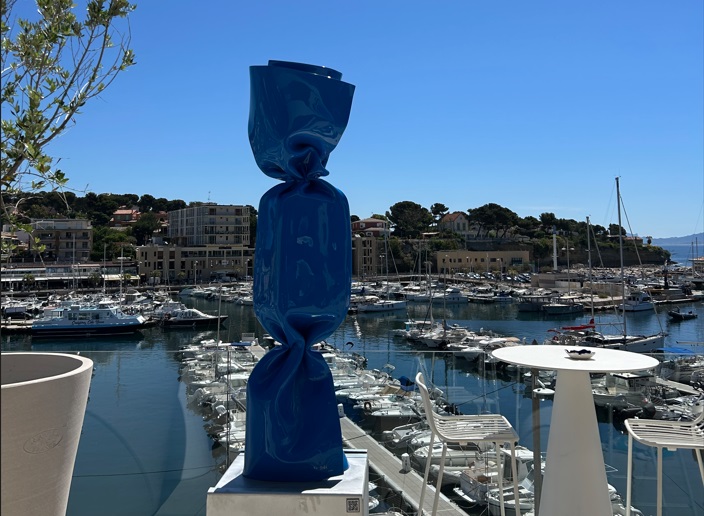 - Laurence Jenkell jette l'ancre à l'Hôtel Bleu, une exposition entre ciel et mer