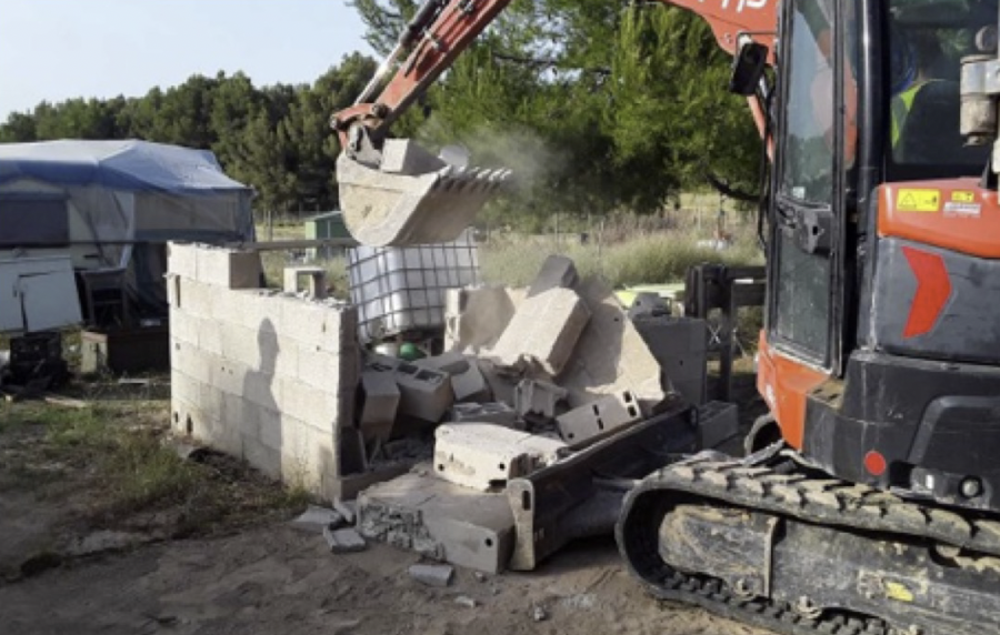 HÉRAULT - LUTTE CONTRE LA CABANISATION 3 démolitions et remises en état de parcelles dans l'arrondissement de Béziers